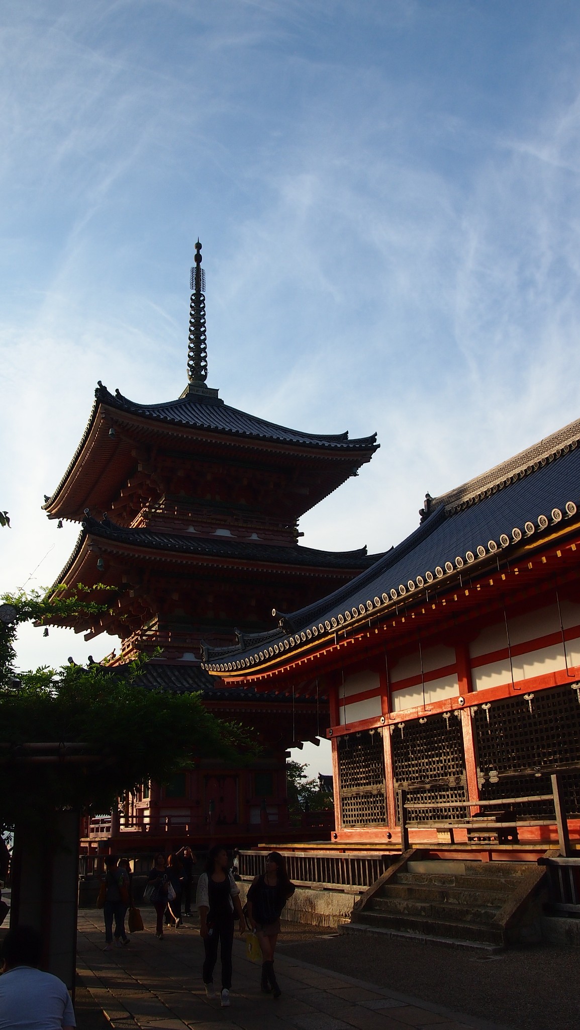 求姻缘的地主神社 特别喜欢这种暮色,让我想起平安时代的京都  黄昏