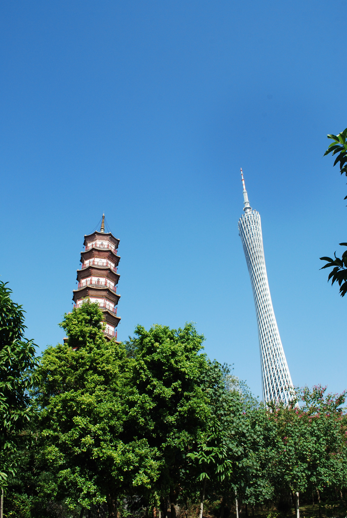 黄埔古村古港与海珠区三塔:琵洲塔,赤岗塔和广州塔