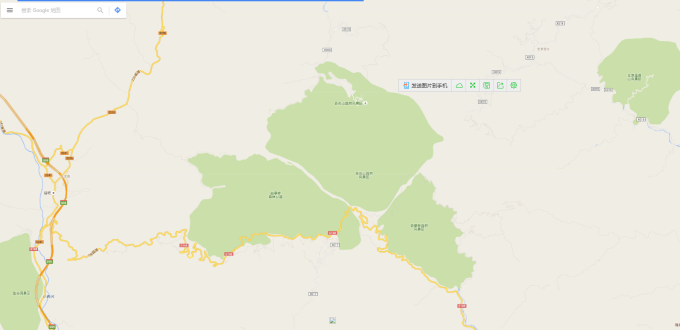 区霞云岭乡四马台村,距市区120公里,海拔2161米。其核心景区与百花山是同一个地方。也就是说无论从北面的百花山进山,还是从南面的白草畔风景区进山,其内部路线是相互连通的。实际上就是一个风景区,不同的大门,不同的售票处而已。所以大家想去这两个地方,就不用纠结了。从哪里走都是可以的。 白草畔这边,私家车已经不能开到山顶了。售票处的停车场距离山顶有15公里的路程。必须乘坐景区专用观光电瓶车进入。门票40元,车票40元。老人凭老年证可以免门票,儿童门票半价。但车费都是必须的。不得不说,人们越来越有经济头脑了。