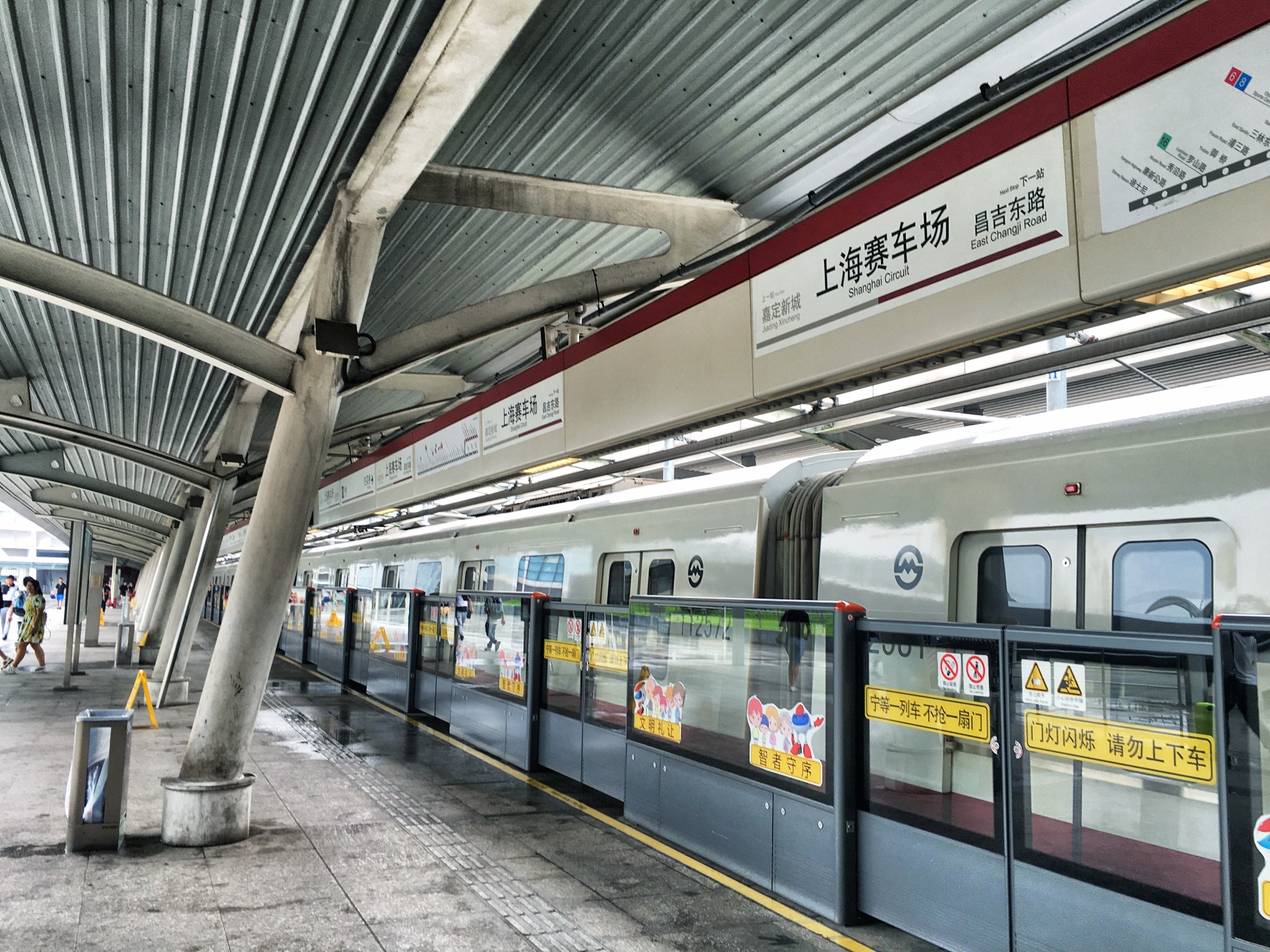 上海赛车场地铁图片